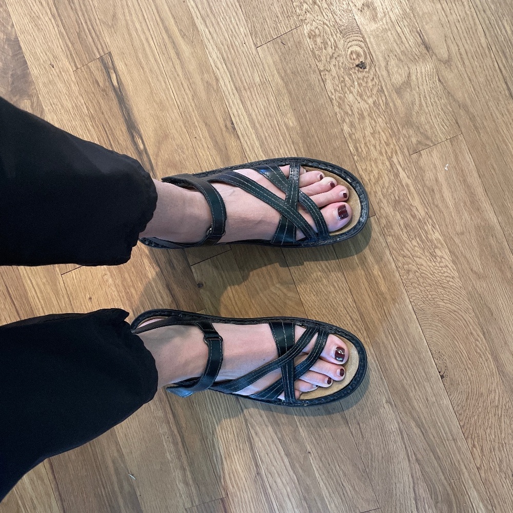 Black comfort sandal
